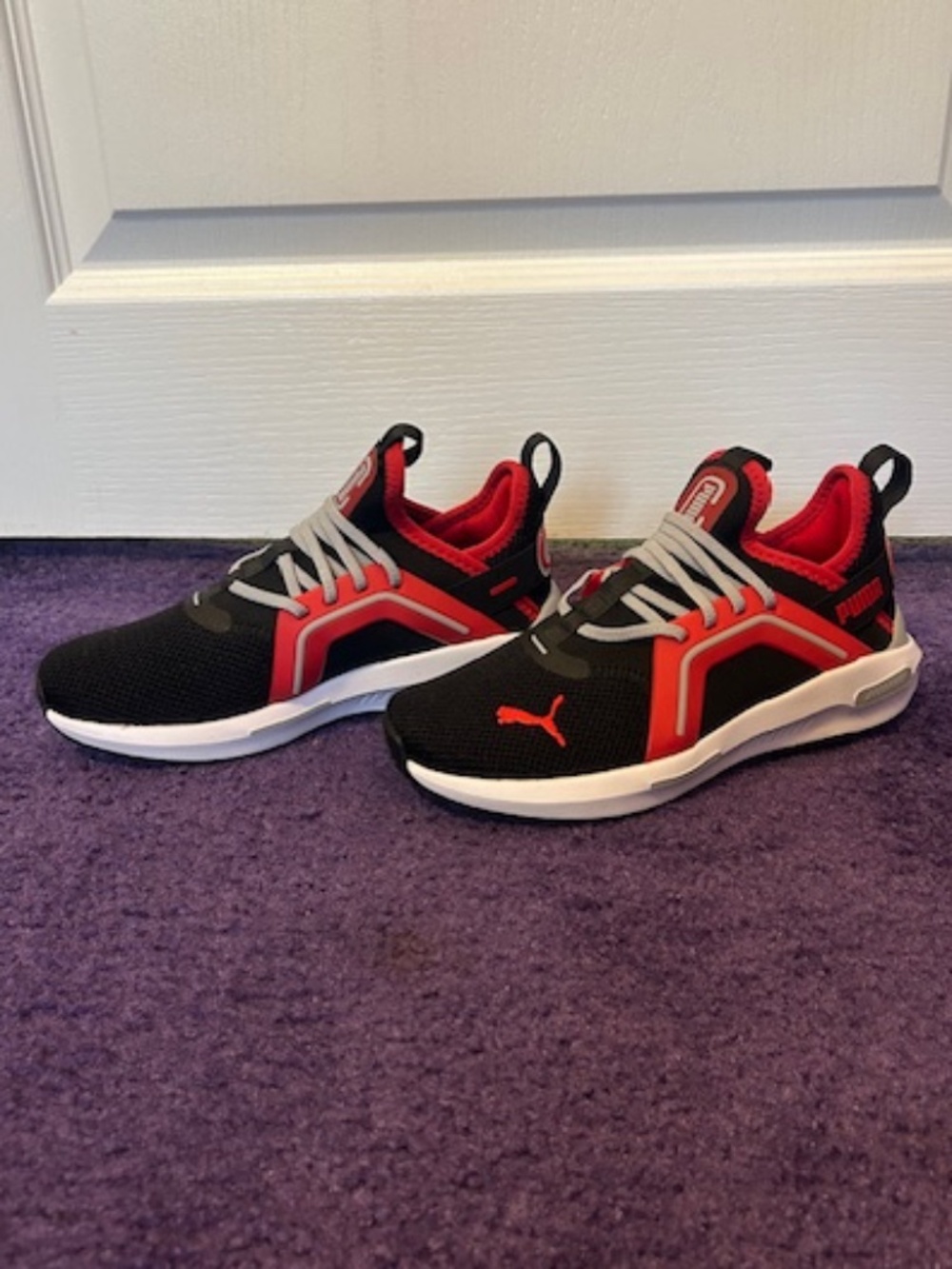 Boys Puma Shoes - Like New -Boy size 2